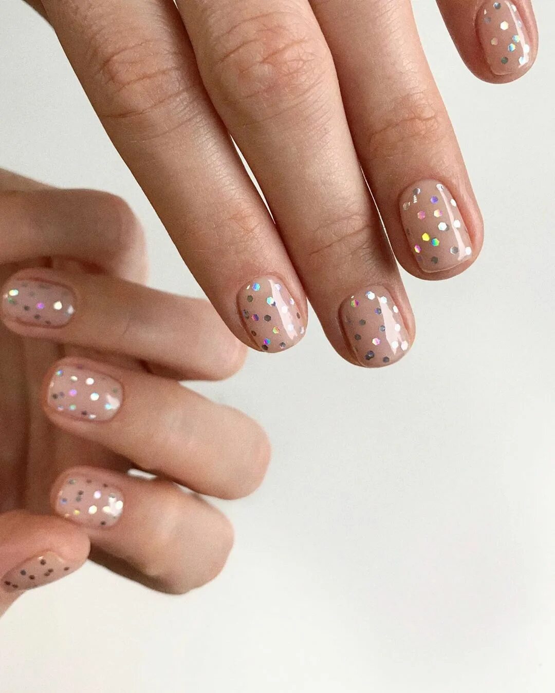 Прозрачный дизайн коротких ногтей фото Идеи маникюра на короткие ногти Confetti nails, Manicure, Gel nails