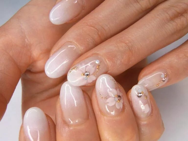 Прозрачный маникюр 2024 фото Полупрозрачный маникюр: 100+ идей дизайна на фото Gradient nails, Nail trends, N