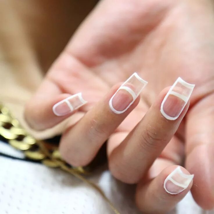 Прозрачный маникюр френч фото ❤ #FantasticPlastic #clearmoment Minimal nails art, Minimal nails, Nails