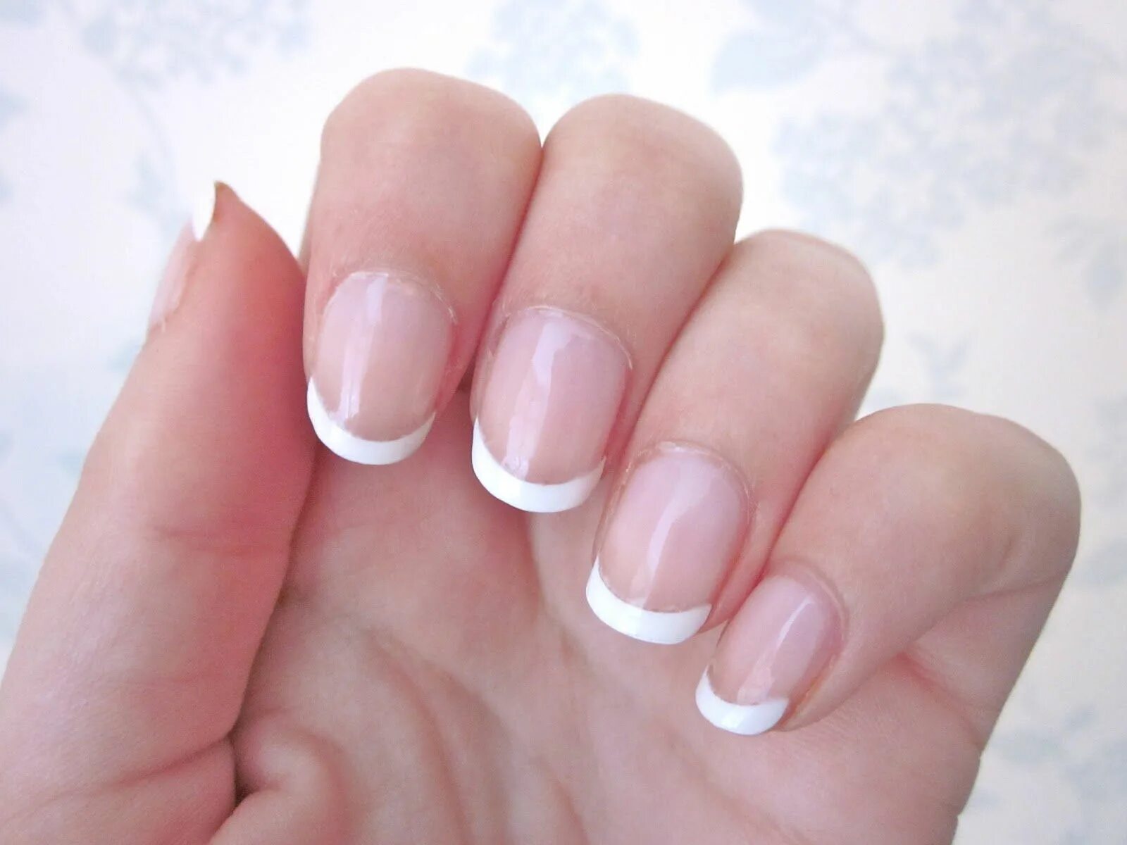 Прозрачный маникюр френч фото Amy Antoinette - Beauty Blog American nails, Manicure, French nails