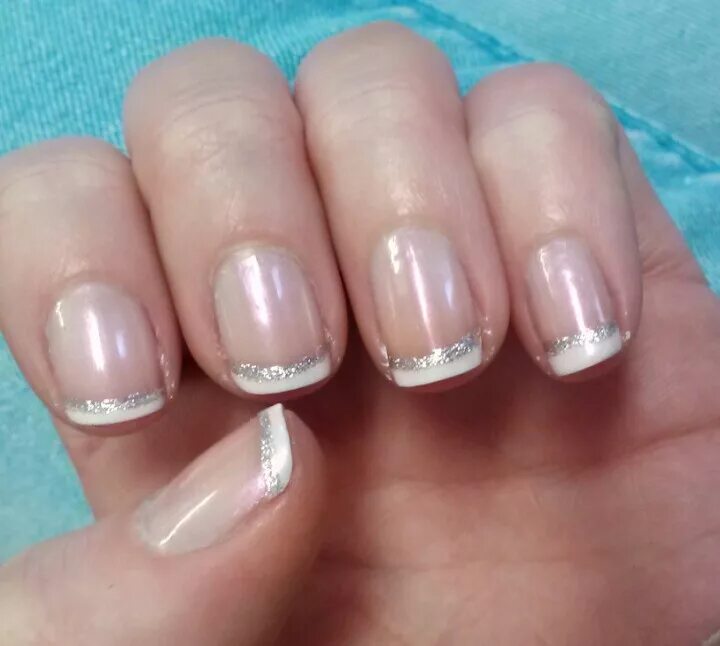 Прозрачный маникюр френч фото French manicure with silver underline French nails, Prom nails silver, Gel nails