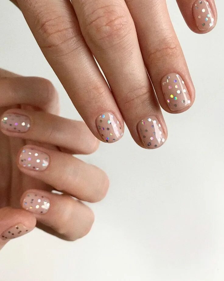 Прозрачный маникюр на короткие ногти фото Серебряный маникюр Confetti nails, Manicure, Gel nails