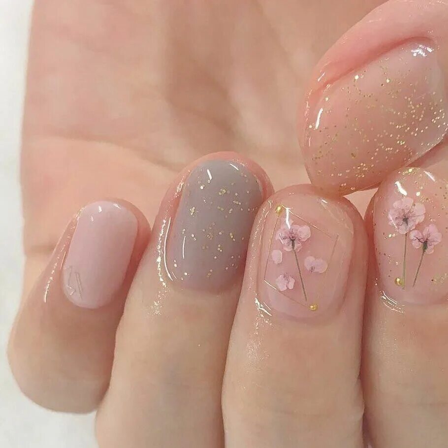 Прозрачный маникюр на короткие ногти с рисунком Pin on Маникюр Stylish nails, Manicure, Flower nails