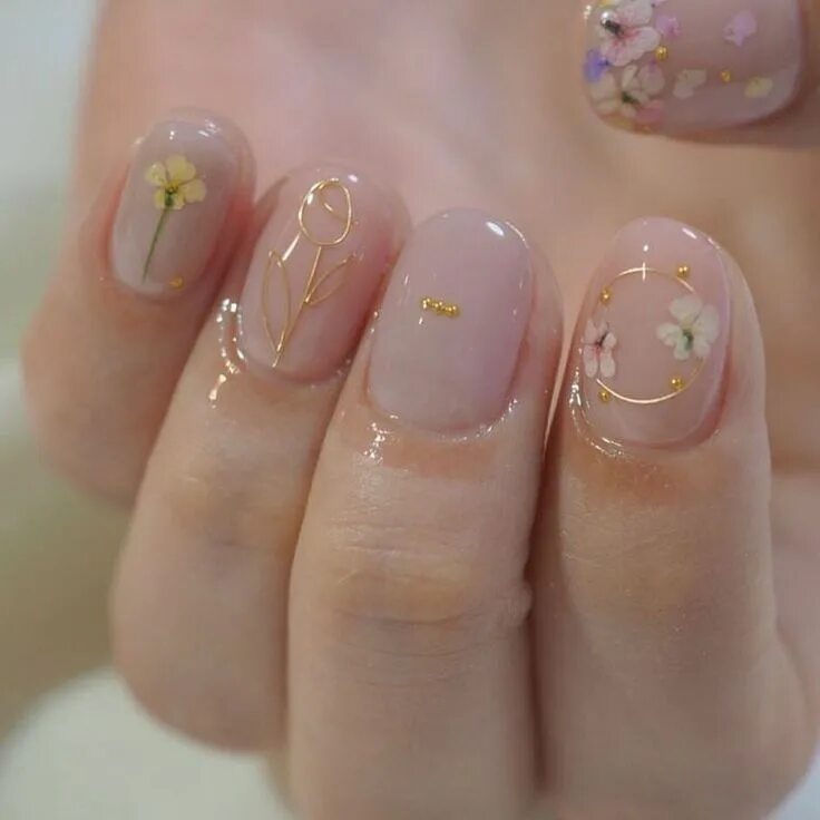 Прозрачный маникюр на короткие ногти с рисунком nails wedding Chic nail art, Chic nails, Korean nail art