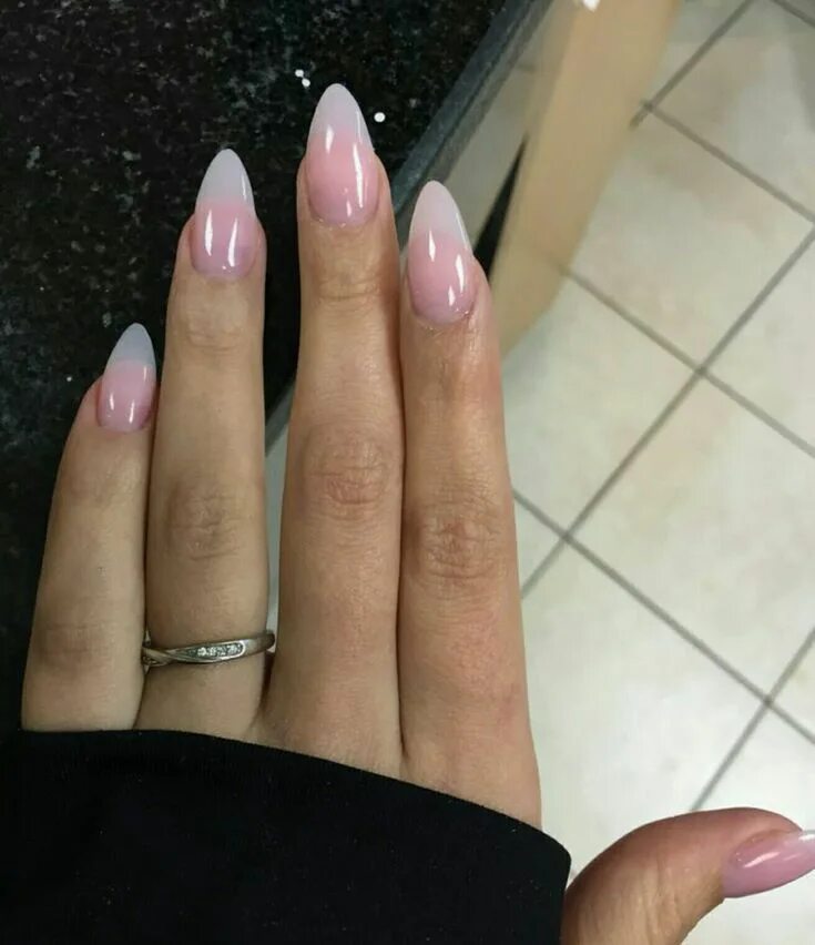 Прозрачный маникюр на миндаль Clear pink almond Almond acrylic nails designs, Pink acrylic nails, Almond nails