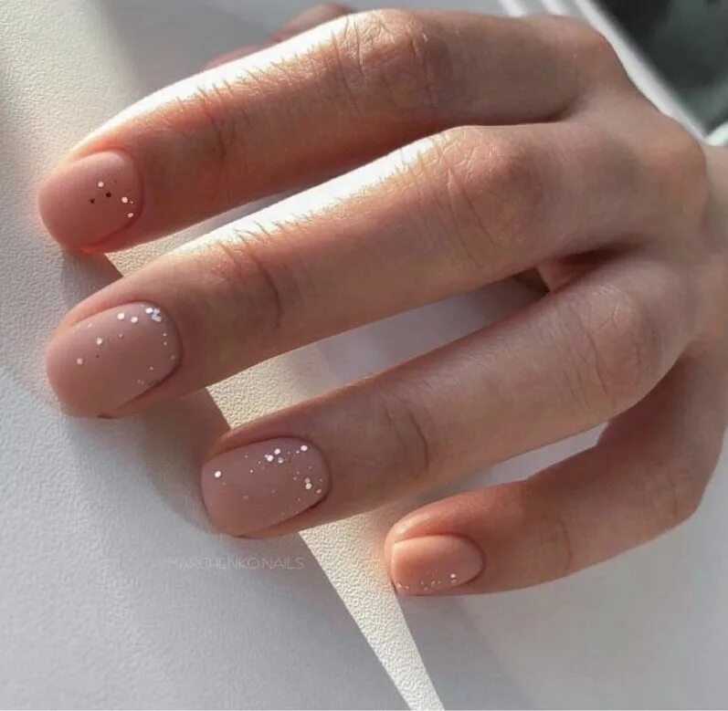 Прозрачный маникюр с дизайном на короткие Маникюр Nail designs, Nail art, Simple acrylic nails