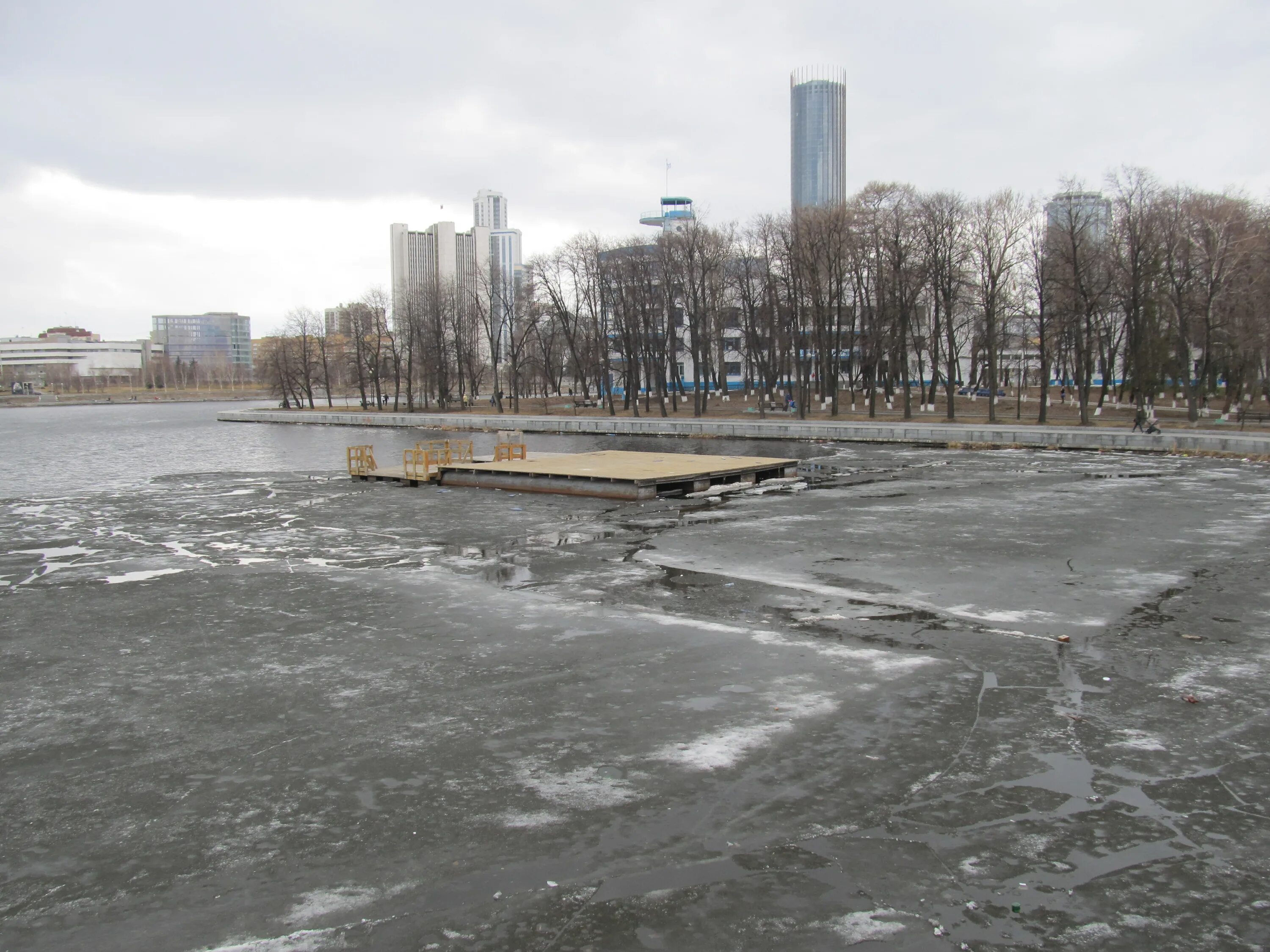 Пруд екатеринбург фото Стрелка Городского пруда - Екатеринбург