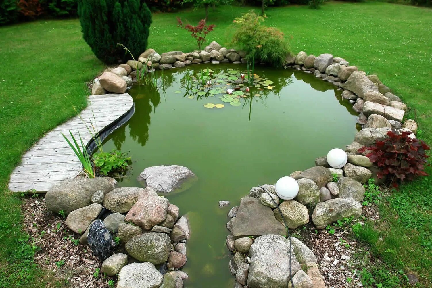 Пруд на даче фото Decorative Edging Stone to Surround Your Pond Landscaping Pond landscaping, Gard