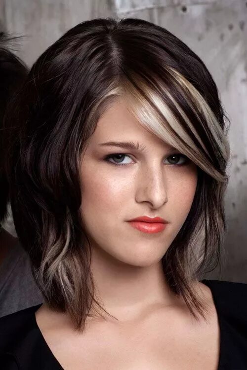 Пряди на короткие темные волосы фото dark hair with peekaboo highlights Cassadee Pope (Hey Monday) Wavy Dark Brown Pe