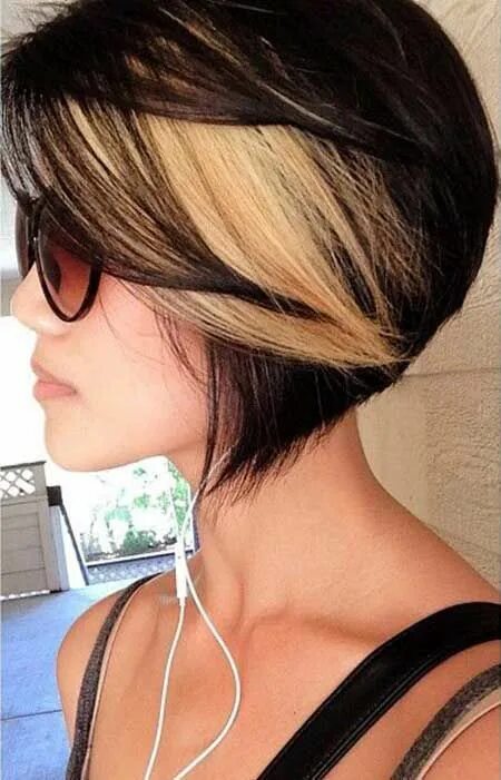 Пряди на короткие темные волосы фото Great Hair Colors for Short Black hair with blonde highlights, Short hair color,