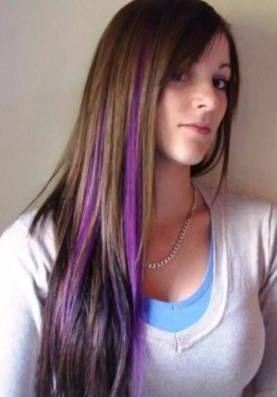 Пряди на средние волосы фото Purple hair Hair streaks, Purple hair streaks, Hair color purple