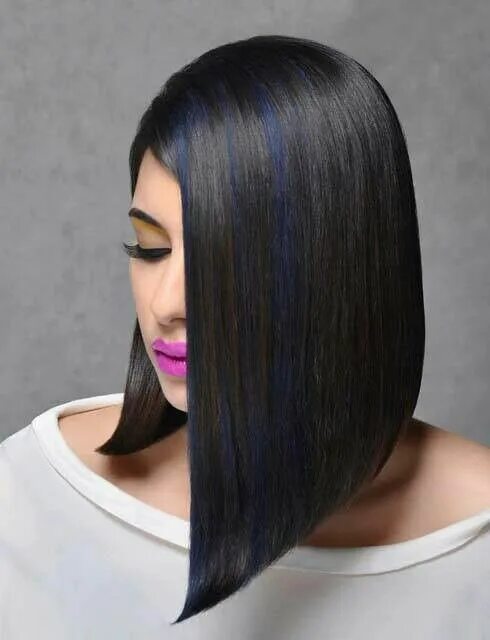 Пряди на темных волосах фото каре W/streaks of purple Cortes de cabello corto, Cortes de pelo, Estilo de pelo medi