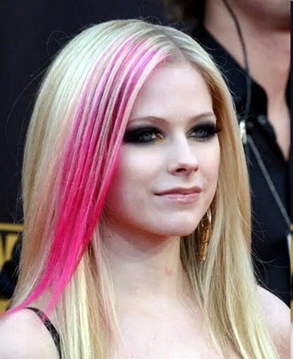 Прядки на светлые волосы фото AVRIL LAVIGNE Hair color highlights, Long hair styles, Hair color pink