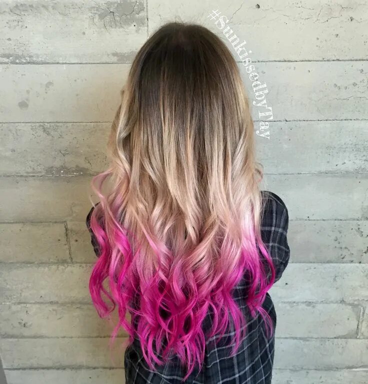 Прядки розовые фото Color melt blonde with pink tips Pink blonde hair, Dipped hair, Dip dye hair