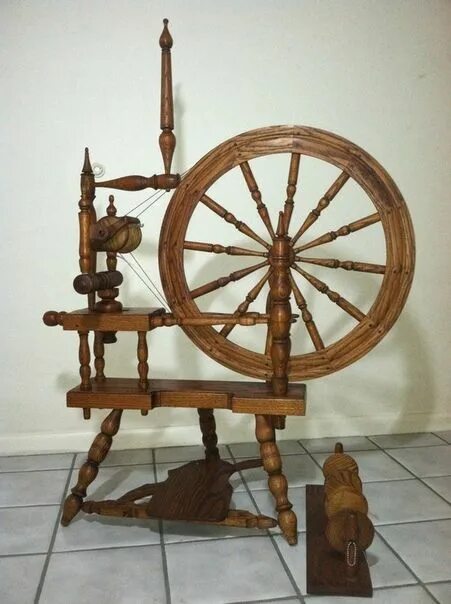 Прялка деревянная старинная с веретеном фото Pin by Byrfnrnvfvn on Диплом1 Spinning wheel, Spinning, Wheel repair