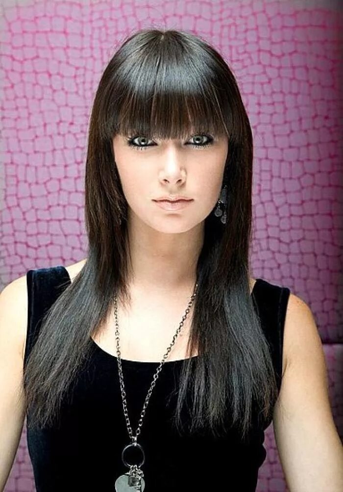 Прямая челка длинные волосы фото Table decorations for weddings 2013 Long hair with bangs, Long hair styles, Long