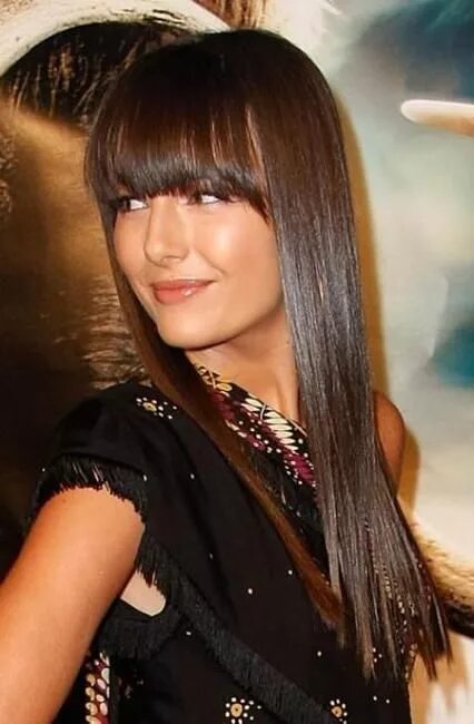 Прямая челка длинные волосы фото Blunt bangs. Long hair with bangs and layers, Long hair with bangs, Hair styles