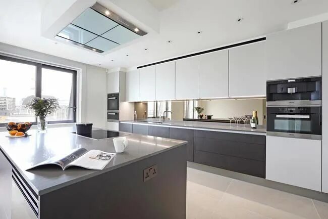 Прямая кухня дизайн интерьер Poggenpohl keukens voor luxe Oceanic House Ultra modern kitchen, Luxury kitchens