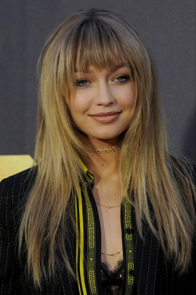 Прямая рваная челка фото Best Fringes Long hair styles, Long hair with bangs, Celebrity bangs