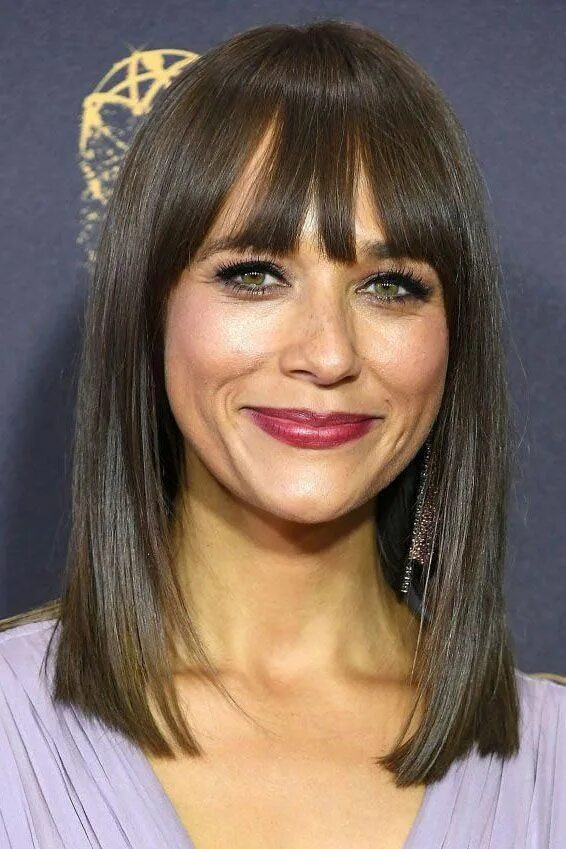 Прямая стрижка с челкой шторкой These 40 Celeb Hairstyles Prove That Anyone Can Rock Bangs Mid length straight h