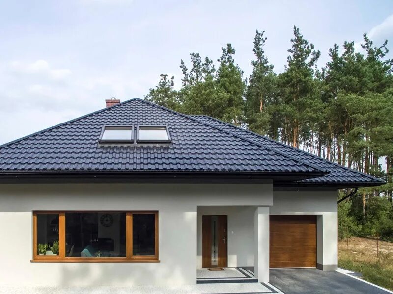 Прямоугольная крыша фото Мягкая кровля "Roofshield" и металлочерепица "Pruszynski" (RANNILA)