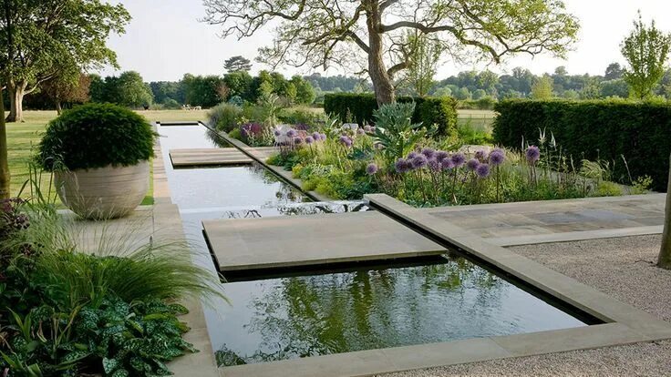 Прямоугольный ландшафтный дизайн Garden with rill cotswold taverna, gloucestershire Water features in the garden,