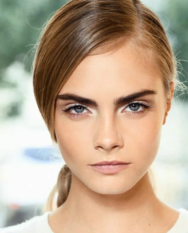 Прямые брови у девушек фото 10 Simple Ways to Make Your Eyes Look Bigger White eyeliner, Cara delevingne, Na