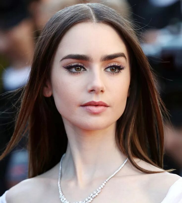 Прямые брови у девушек фото Image result for lily collins eyebrows Lily collins eyebrows, Wedding hair and m