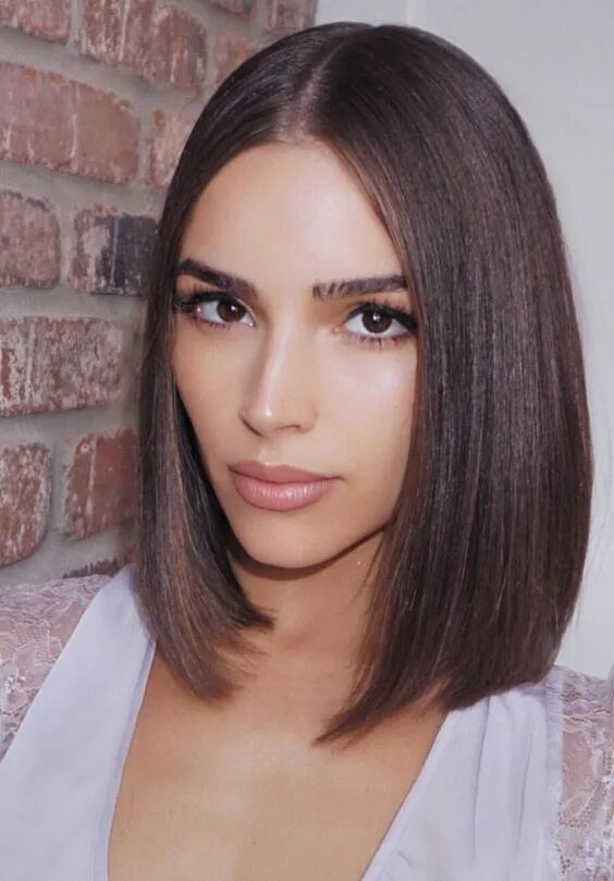 Прямые средние волосы без челки фото Estilos de pelo Glass hair de Tendencia Raya al medio Cortes de cabello corto, C