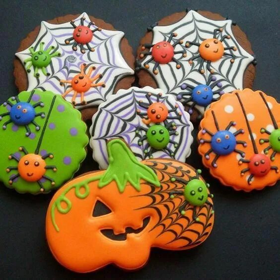 Пряник тыква фото Spiders and pumpkins Halloween sugar cookies decorated with royal icing! #cookie