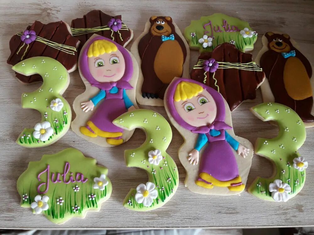 Пряники на торт маша и медведь фото Masha y el oso Wild birthday party, Baby girl birthday cake, Masha and the bear