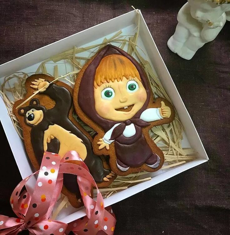 Пряники на торт маша и медведь фото Uma fofura estes cookies da Masha e o Urso by @pryanichki_ot_manechki #cookies #