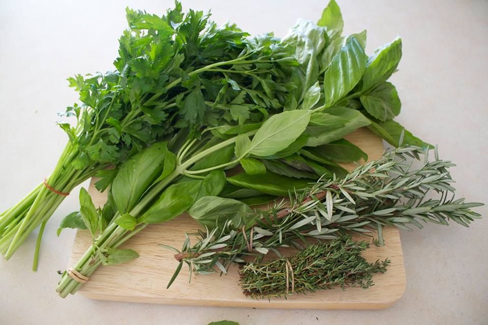 Пряности трава фото parsley, sage, rosemary & thyme Ervas, Temperos, Dietas saudaveis