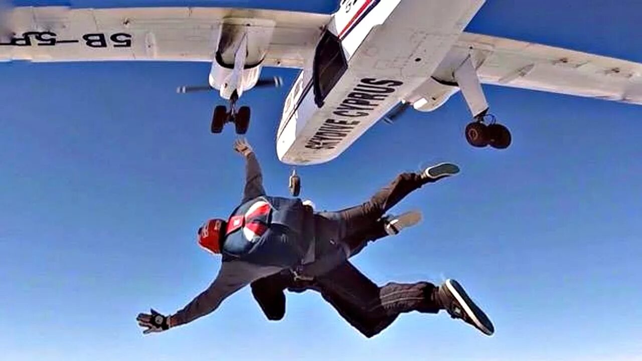 Прыжки самолета фото JUMPING FROM A PLANE - FIRST SKYDIVE! 100.000 SUBSCRIBERS - GoPro Tandem Skydive