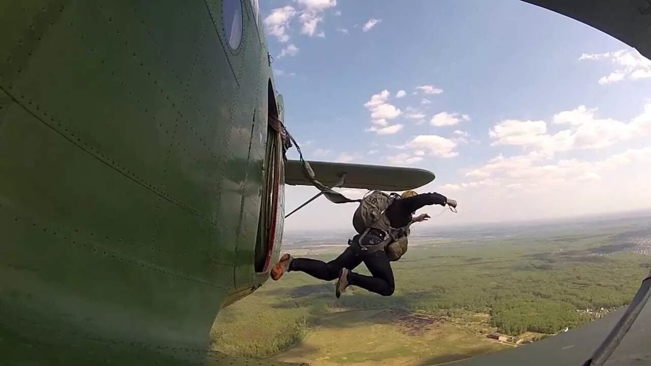 Прыжки самолета фото В Урае только одна из девочек-кадетов решилась прыгать с парашютом - YouTube