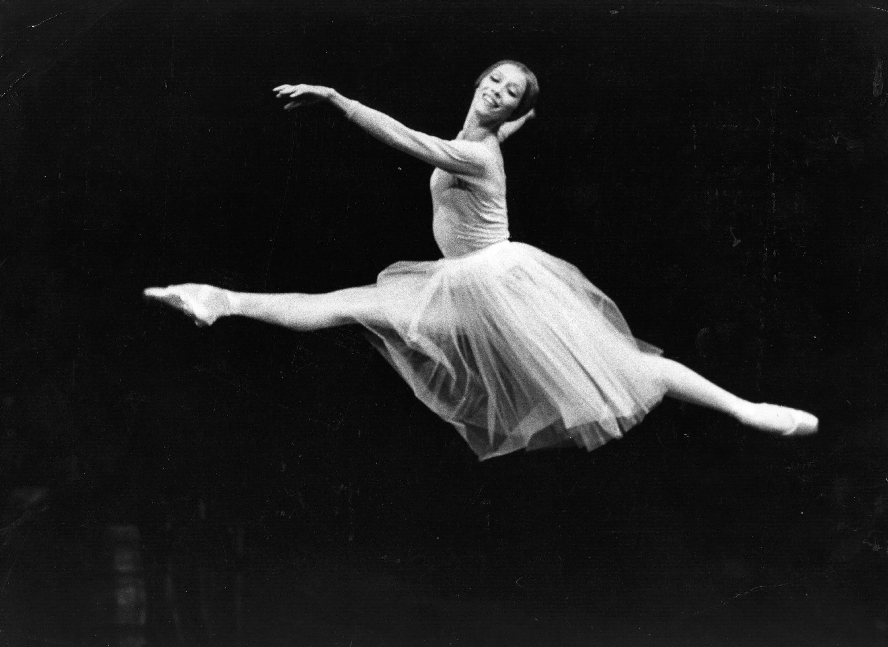 Прыжок кольцо майи плисецкой фото The 10 greatest ballet dancers of the 20th century - Classic FM