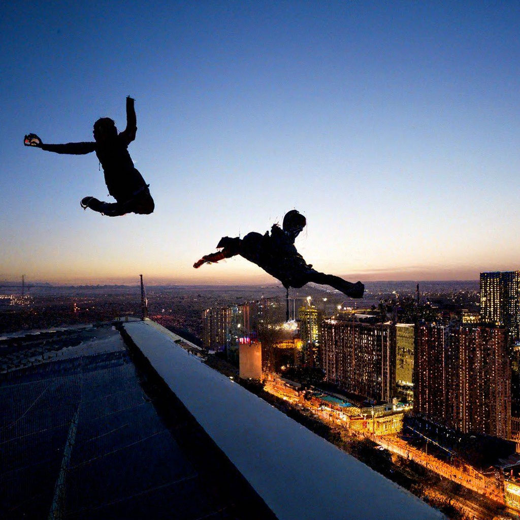 Прыжок с крыши фото "Jump from the roof" - image created in Shedevrum