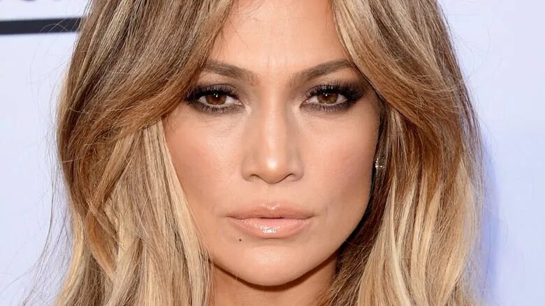 Пшеничный цвет волос фото для карих jennifer lopez hair color Tendências de beleza, Cabelos ombre, Cabelos estilosos