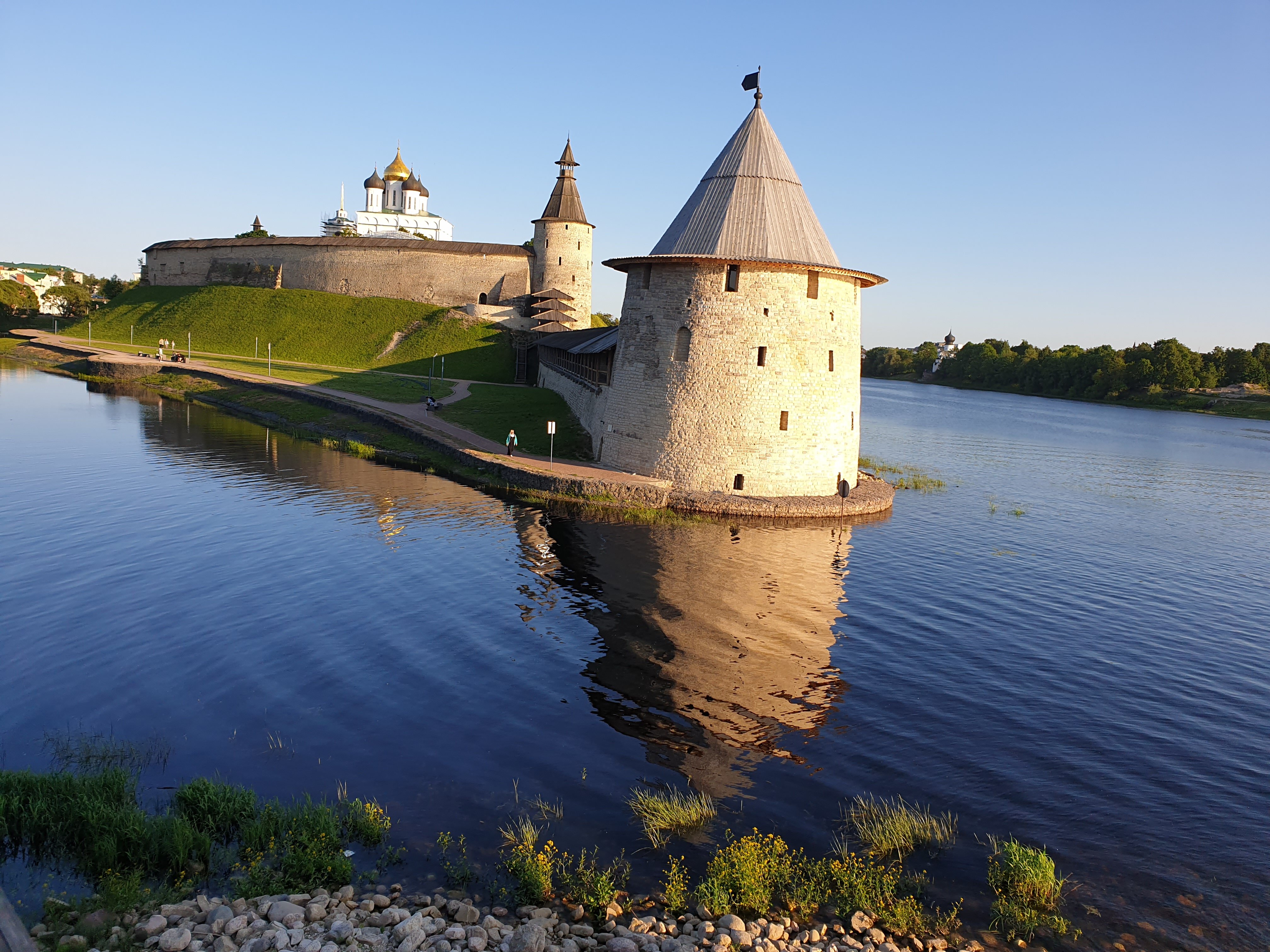 Псков достопримечательности фото с описанием Photo: Pokrovsksya Tower, landmark, attraction, Pskov, Reki Velikoy Embankment -