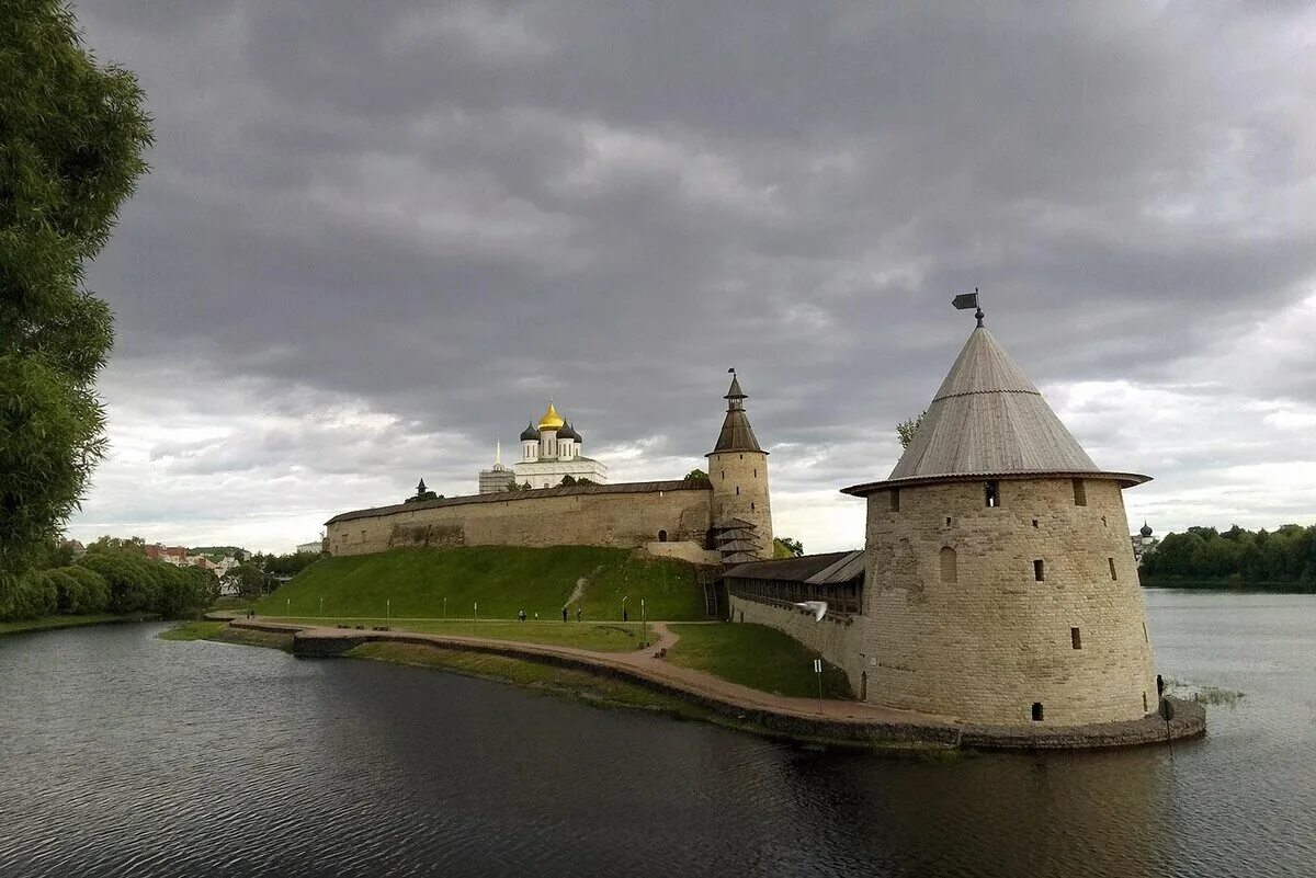 Псков кремль 7 фото Там, где началась Россия. Туристические маршруты по первым русским городам Делов