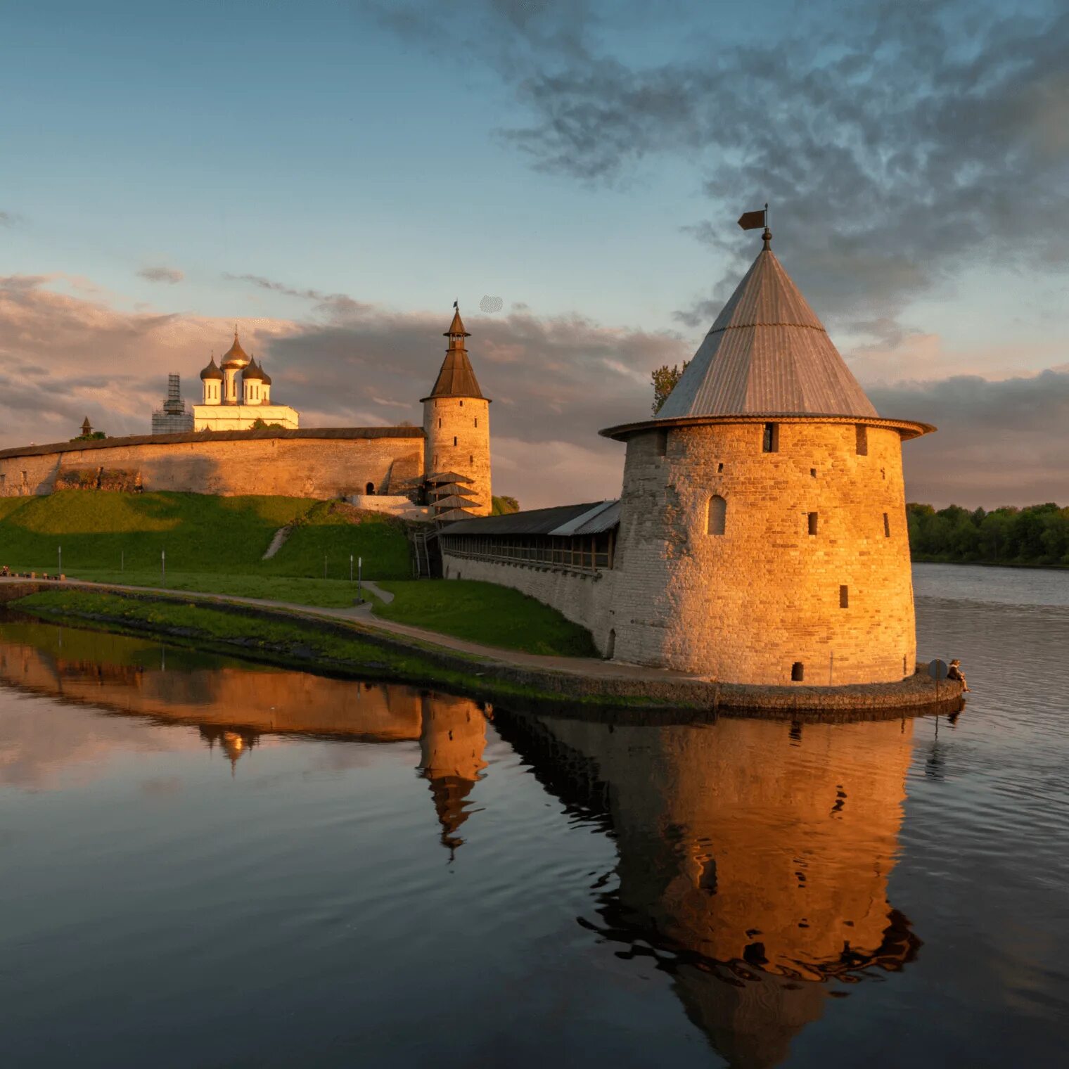 Псков кремль 7 фото Туристические поезда России в 2024 году: названия, маршруты, цены на билеты