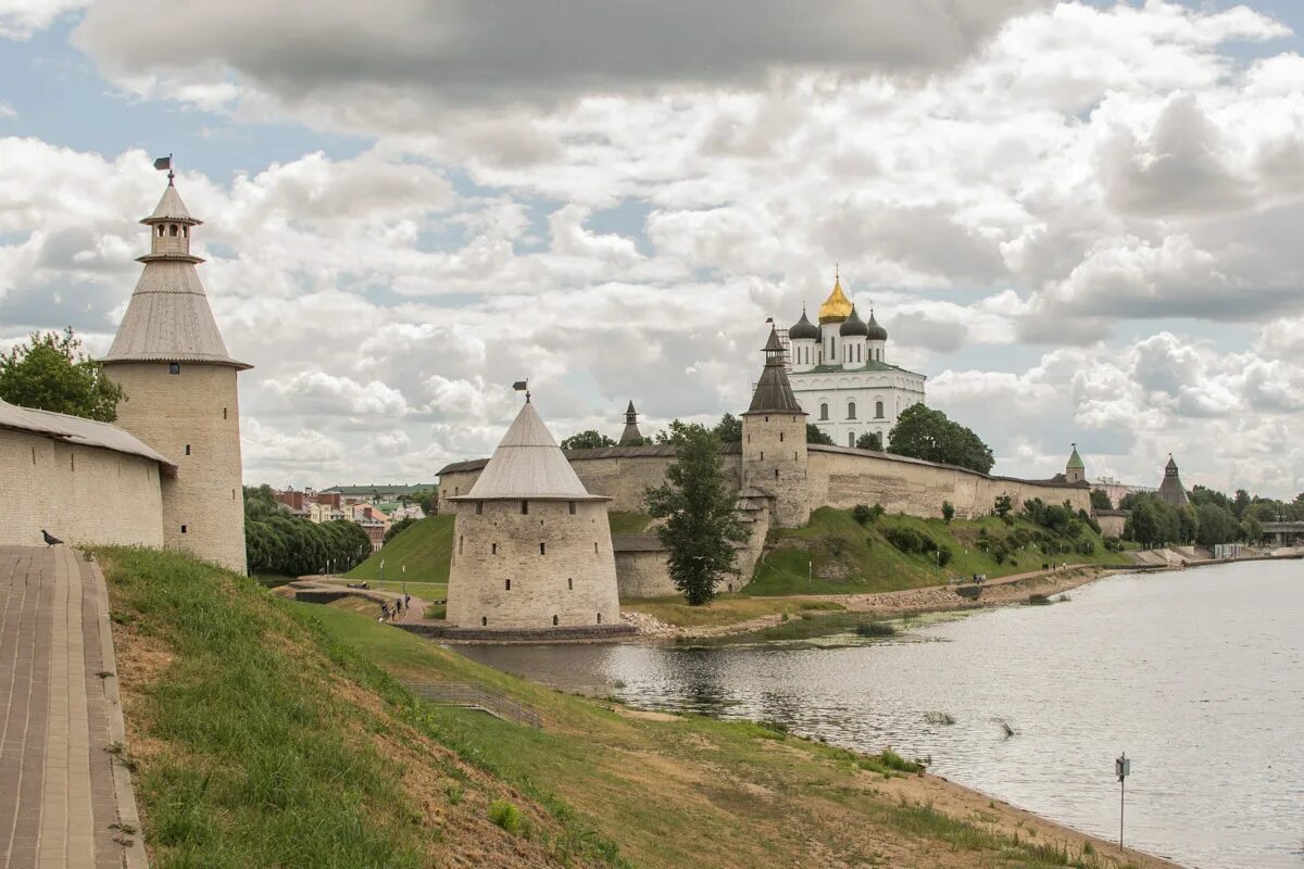 Псков кремль 7 фото Башни Псковского Кремля после реставрации