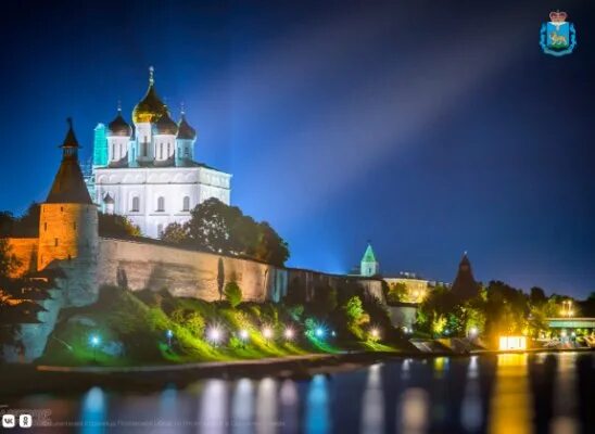 Псков ночью фото Немного снега в ленту для настроения ⛄ Желаем хорошего вечера!... Интересный кон