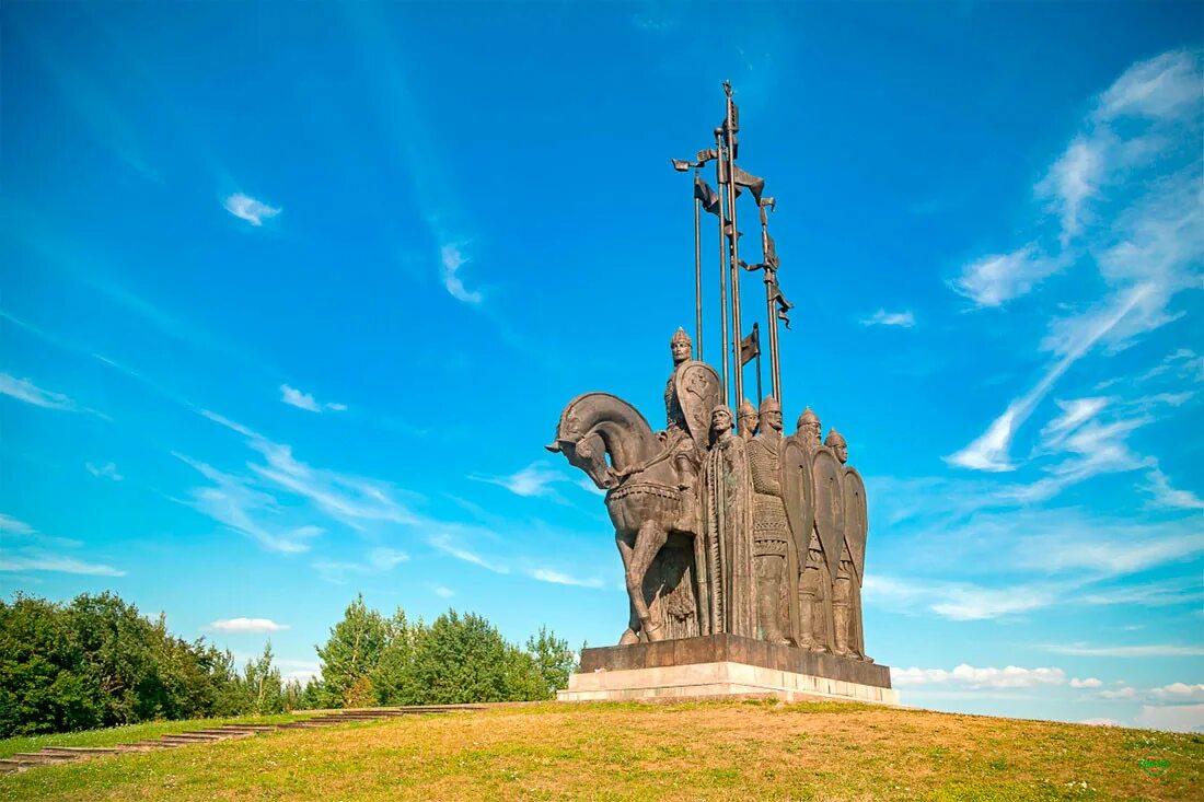 Псков памятник невскому фото Памятник дружине Александра Невского (монумент "Ледовое побоище") - достопримеча