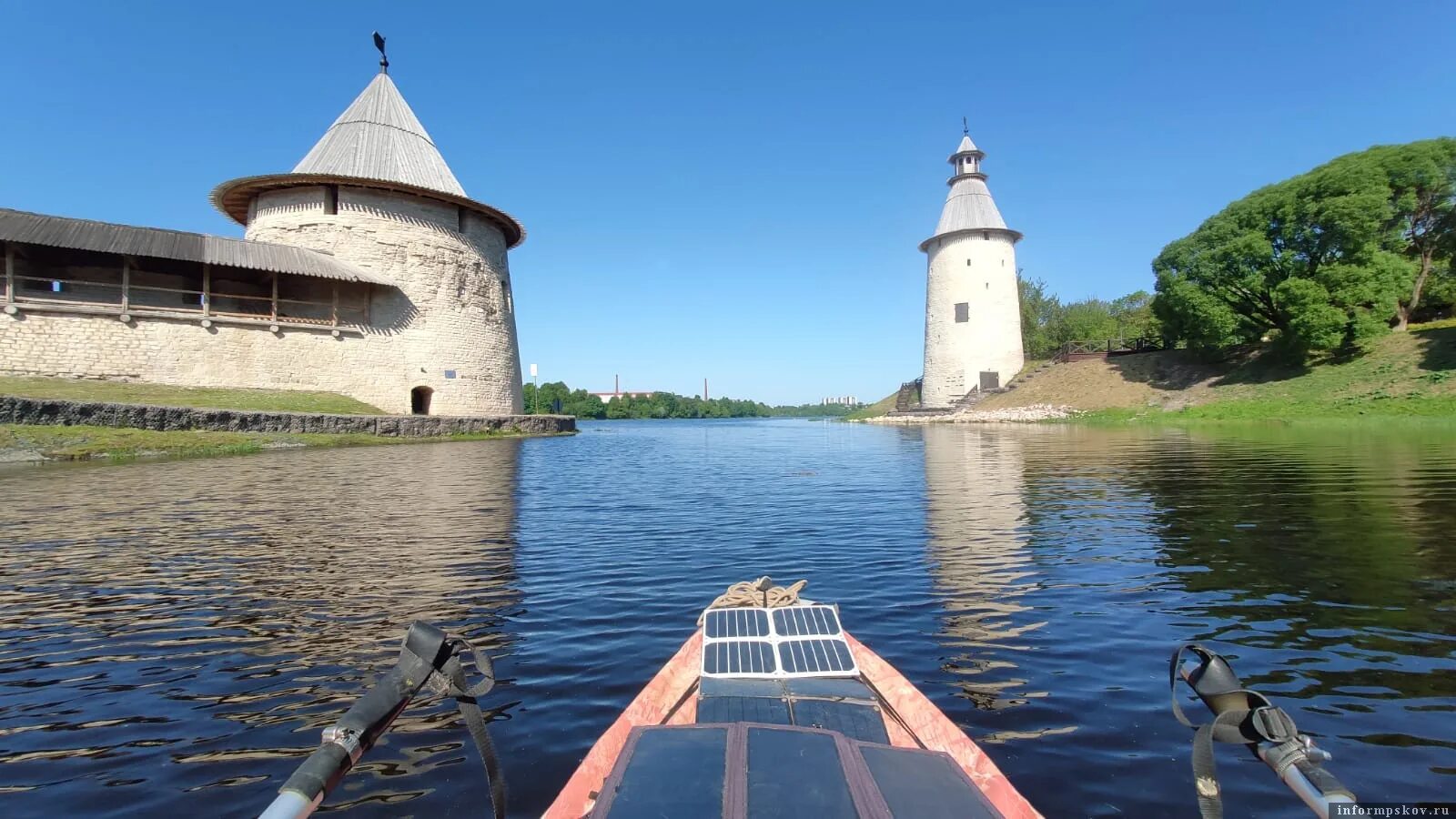 Псков река великая фото Москвич крутит педали. по реке Великой и далее