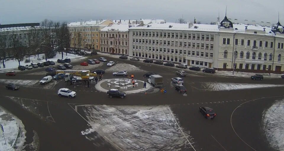 Псковлайн октябрьский просп 54 фото В Пскове началась подготовка к монтажу главной новогодней ели - KP.RU