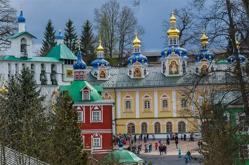 Псково печерский монастырь фото РПЦ отрицает ограничения на экскурсии в Псково-Печерском монастыре - Новости - Р