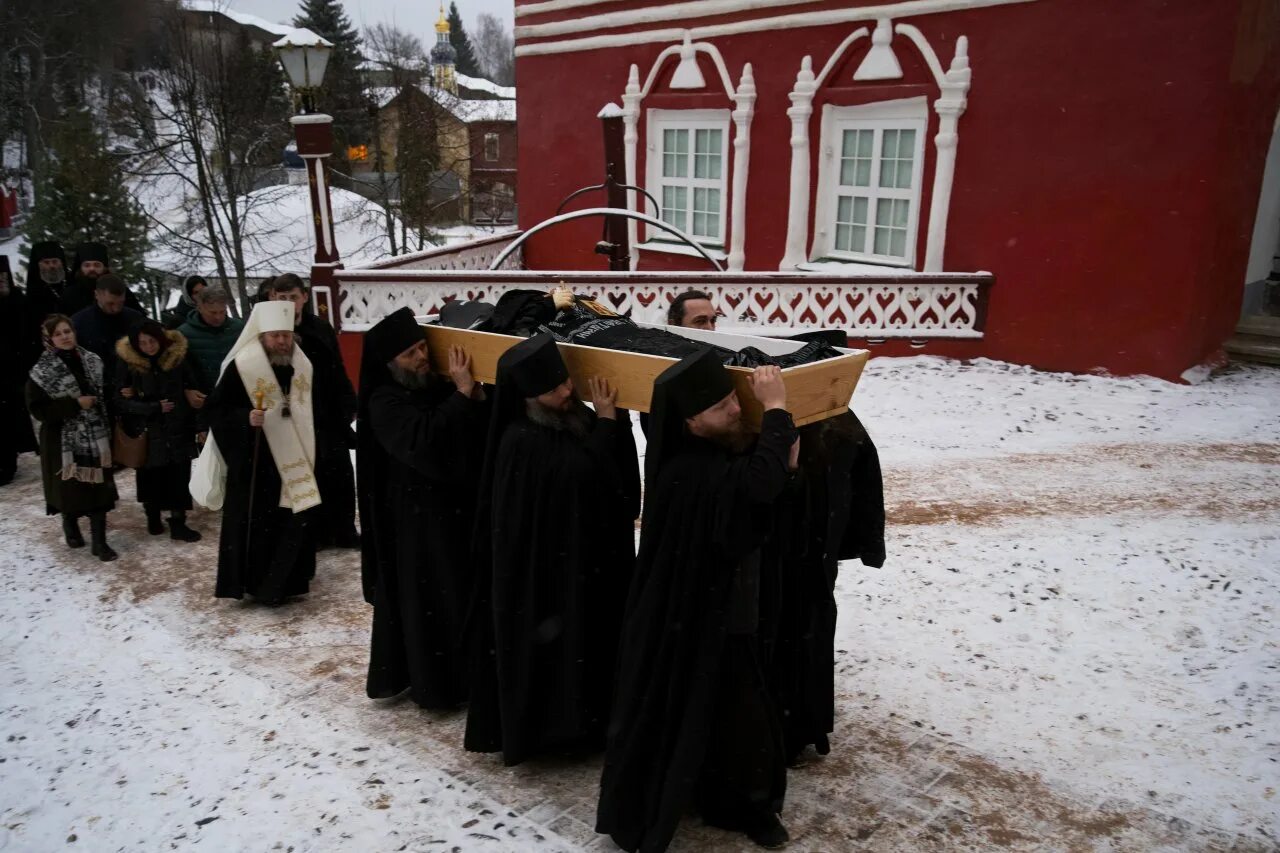 Псково печерский монастырь монахи фото Погребение монаха Луки (Тараневского)