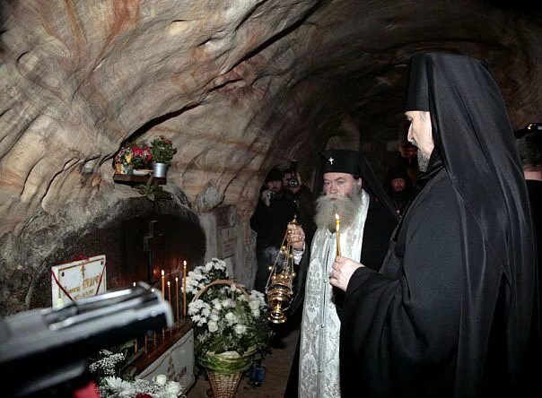 Псково печерский монастырь пещеры фото гробов монахов Галерея " Жизнь обители " Жизнь обители