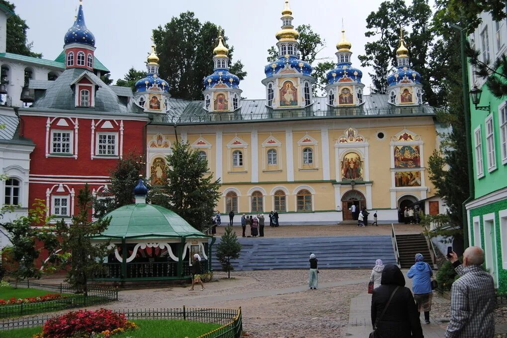 Псково печерский монастырь сегодня фото ПсковГУ будет готовить экскурсоводов для Псково-Печерского монастыря - МК Псков